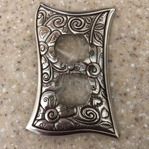 Brighton Outlet Cover